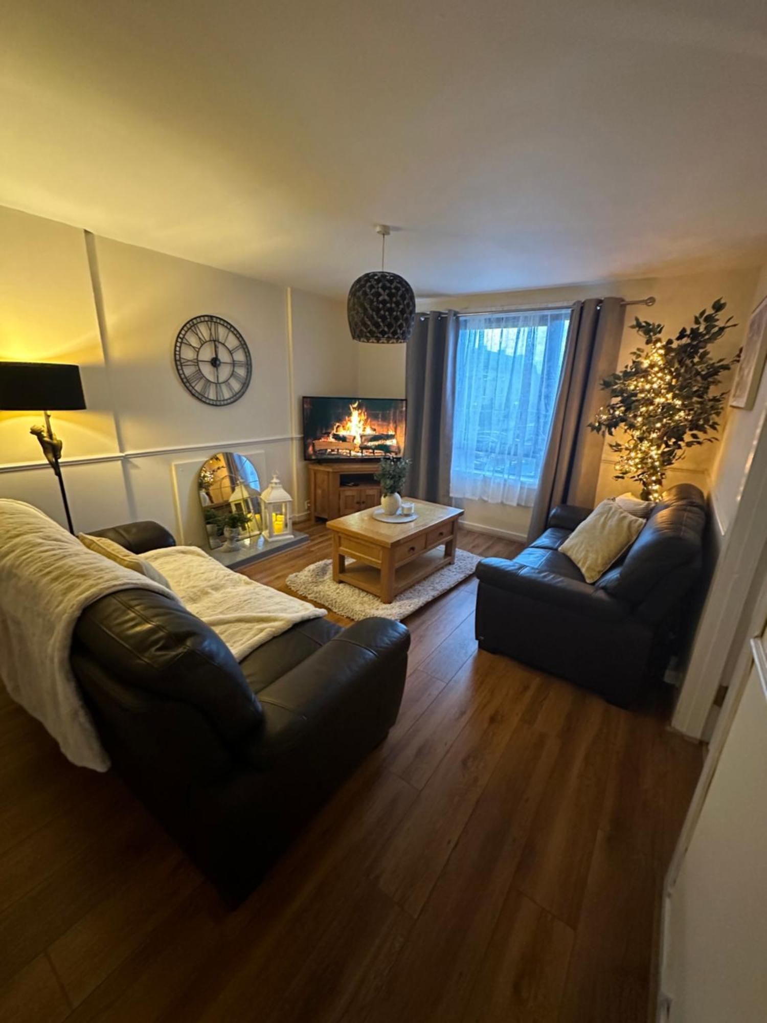 Spacious 3 Bedroom Flat Close To City Center Dalneigh Kültér fotó