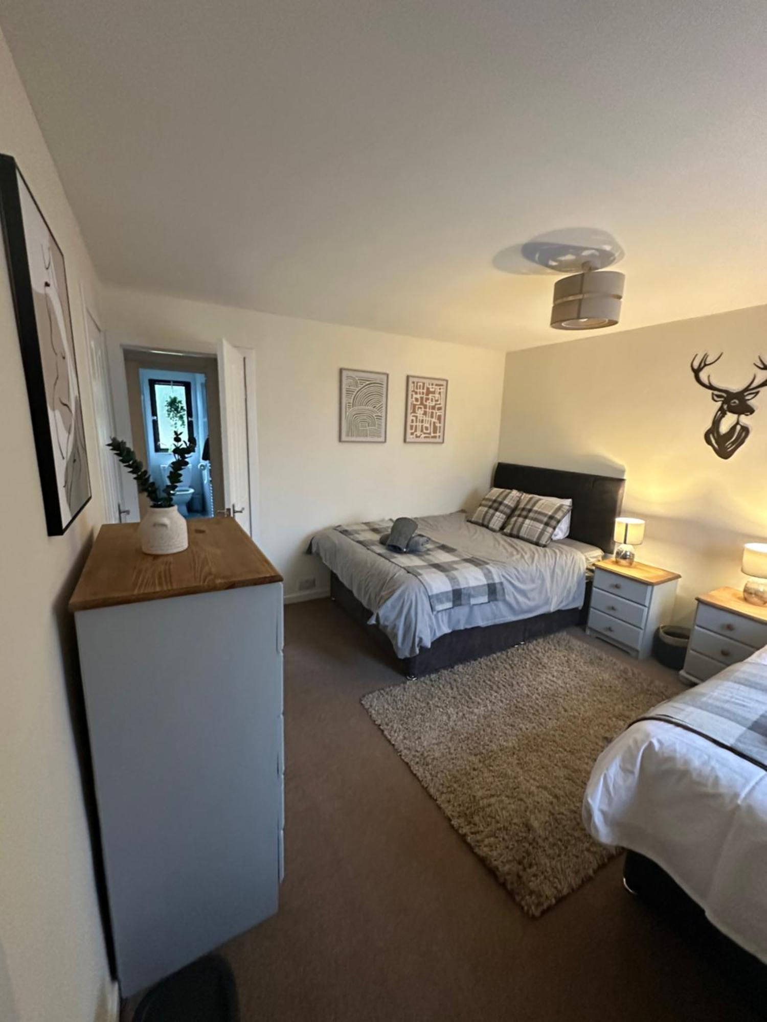 Spacious 3 Bedroom Flat Close To City Center Dalneigh Kültér fotó