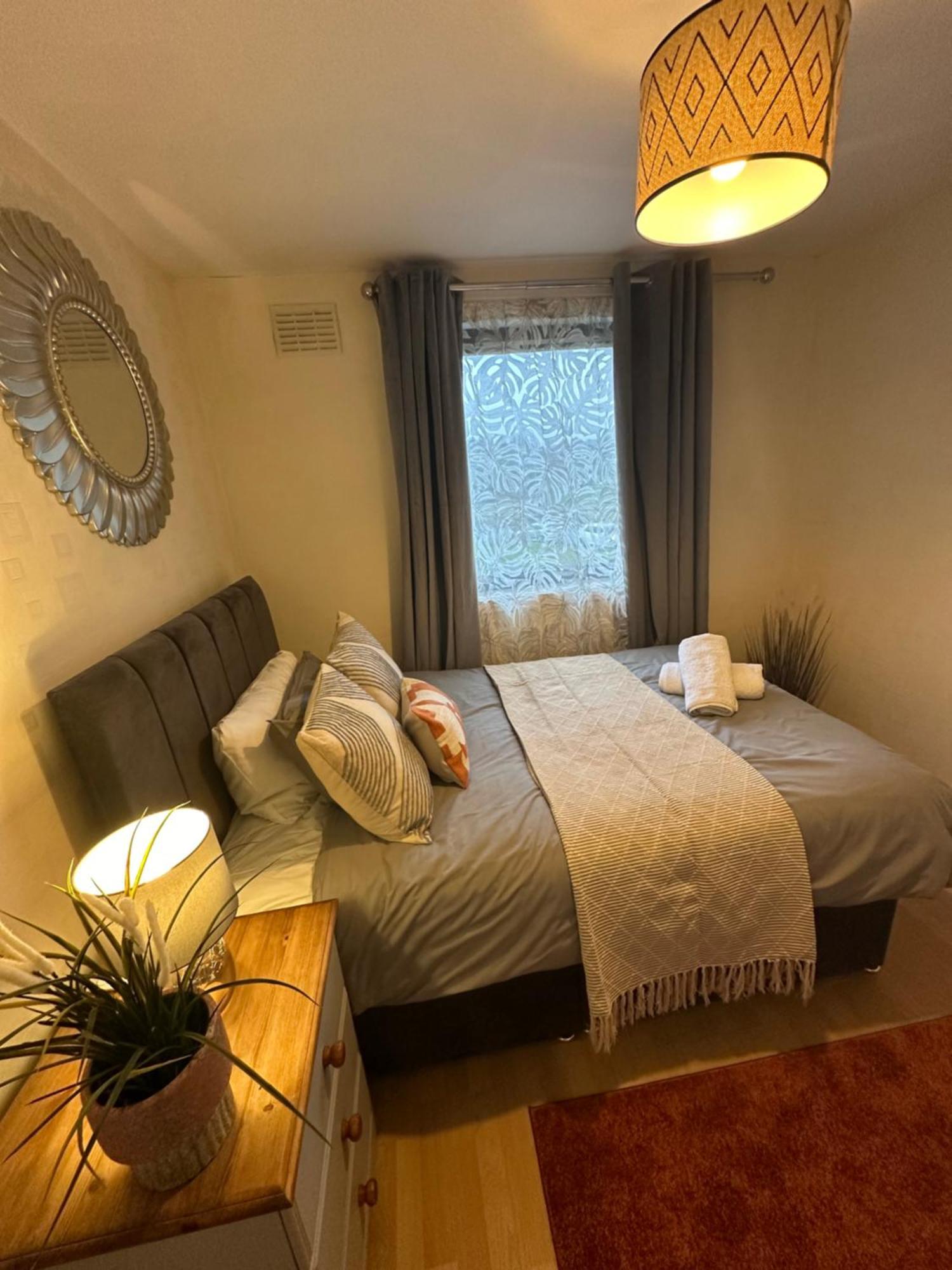 Spacious 3 Bedroom Flat Close To City Center Dalneigh Kültér fotó