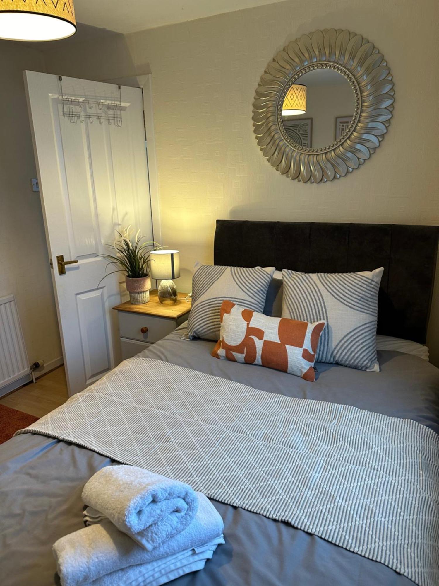 Spacious 3 Bedroom Flat Close To City Center Dalneigh Kültér fotó